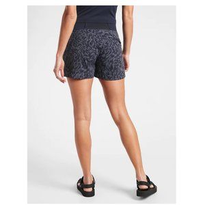 NWT Athleta Trekkie North Printed Short